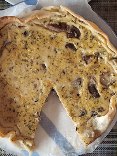 Una foto de Quiche de jamón y champiñones