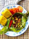 Nasi bakar cumi asin peuteuy