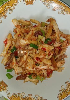 Foto resep Ayam Goreng Suwir Merdeka dengan Bumbu Dasar Merah