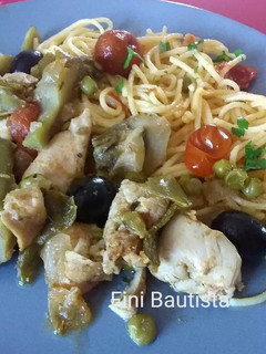 Una foto de Pollo con espaguetis a lo provenzal