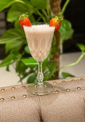 A picture of Strawberry n banana shake🍓❤️.