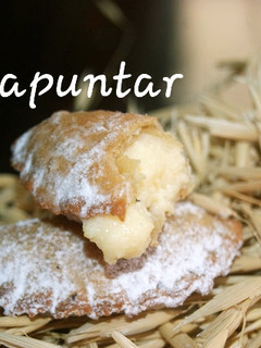 Una foto de Empanadillas rellenas de crema (bollinas asturianas)🎊🎉🎭