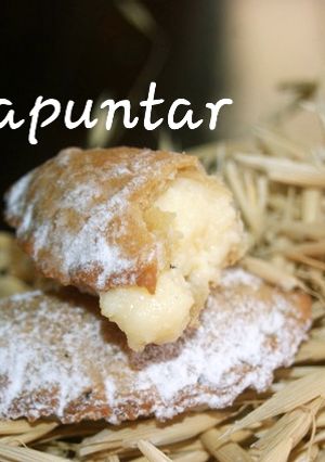 Una foto de Empanadillas rellenas de crema (bollinas asturianas)🎊🎉🎭