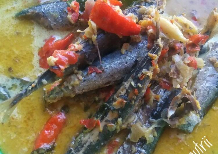 Ikan Pindang Bumbu Kuning