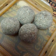 A picture of Bajre ke laddu.