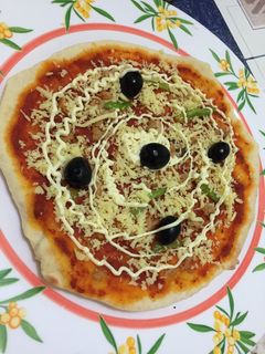 صورة لوصفة بيتزا خفيفة بالتونة