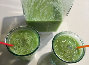 Una foto de Batido verde refrescante (Smoothie)