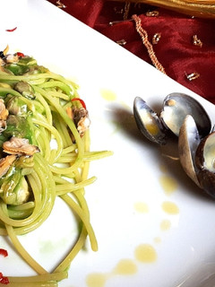 Foto di Spaghetti alle vongole veraci in clorofilla di prezzemolo