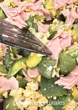 Una foto de 🍽️ Minuta de zapallitos verdes, verdeo, huevo y jamón 🍳