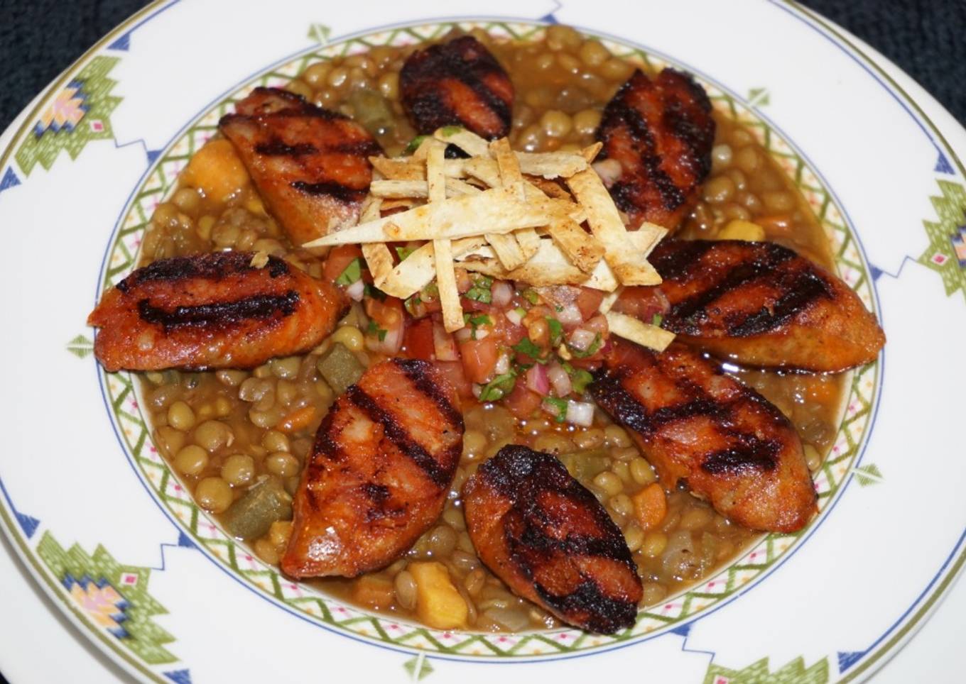 LENTEJAS CON CHORIZO Y JULIANA DE TORTILLAS TOSTADAS. JON STYLE