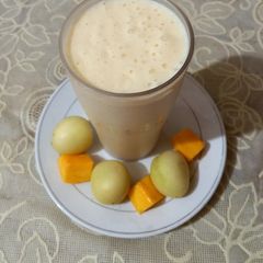 A picture of Mango and apricot milk shake🥭🫒🥭.