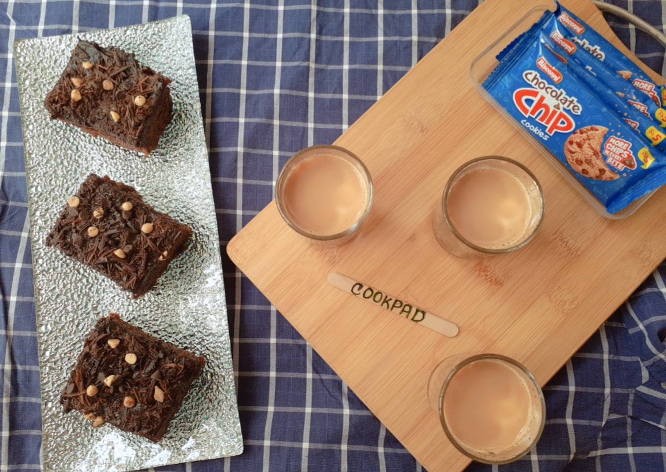 Chocolate Brownies with Tea