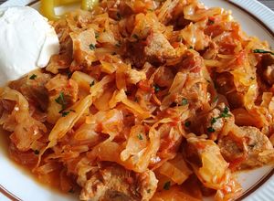 O poză a rețetei Varză acră călită cu carne de porc. (Pomana porcului 😉).
