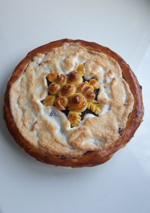 Фото Пирог с черешней и орехами.