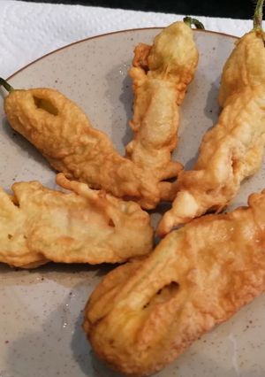 Une photo de Beignets de fleurs de courgettes