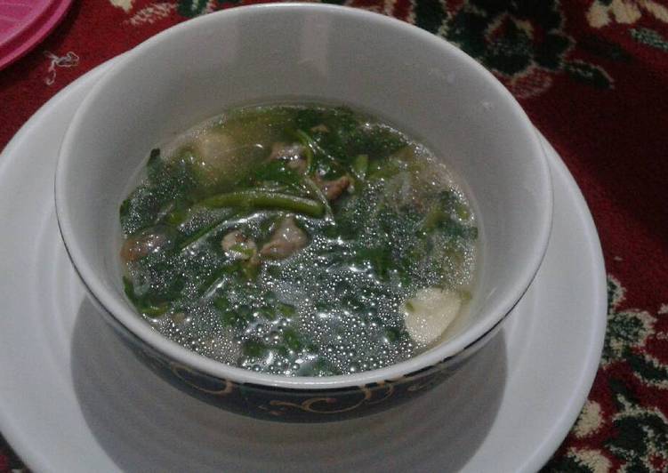 Sayur bening selada air plus daging