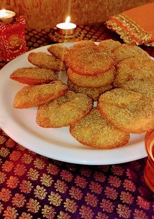 "जाळीदार अनारसे" (Anarse Recipe In Marathi) रेसिपी चे मुख्य फोटो 