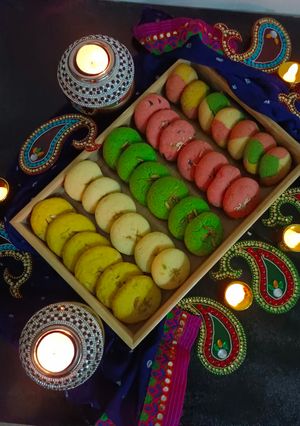 અસોટેડ નાનખટાઈ (Assorted Nankhatai Recipe In Gujarati) રેસીપી મુખ્ય ફોટો