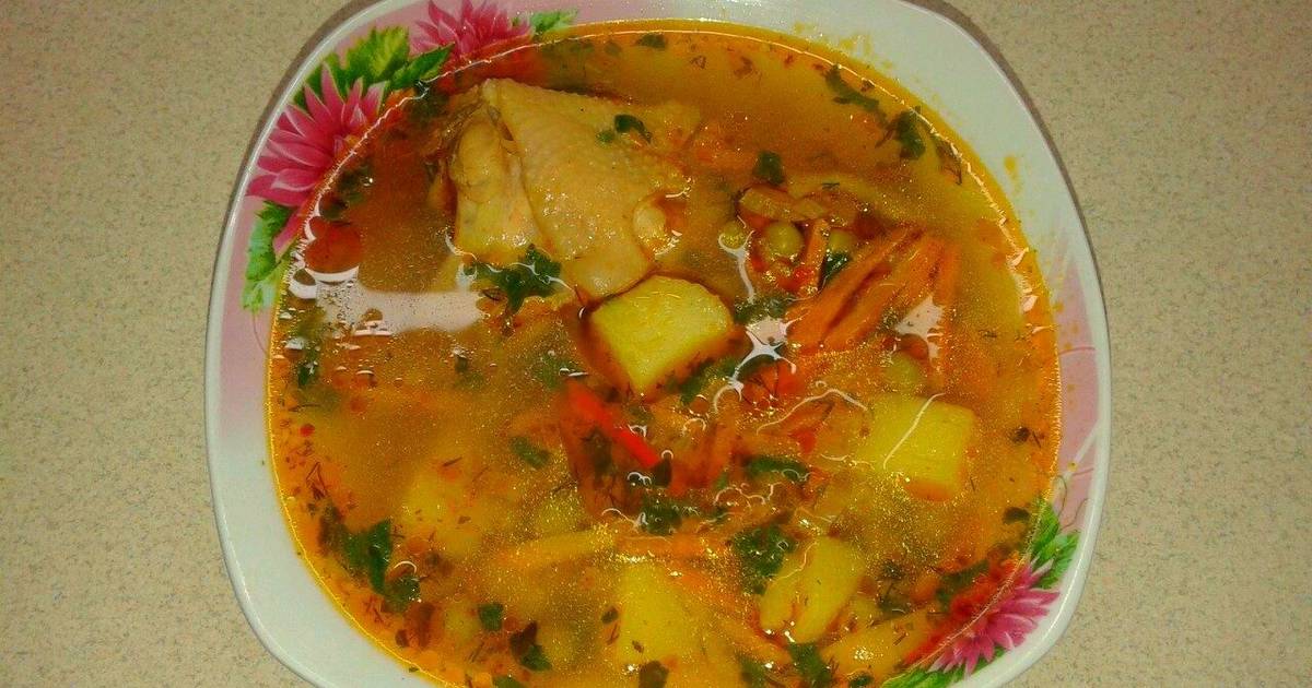 Суп на свином бульоне рецепты. Суп на мясном бульоне. Летний супчик на мясном бульоне. Супы не на мясном бульоне. Уха с зеленым горошком.