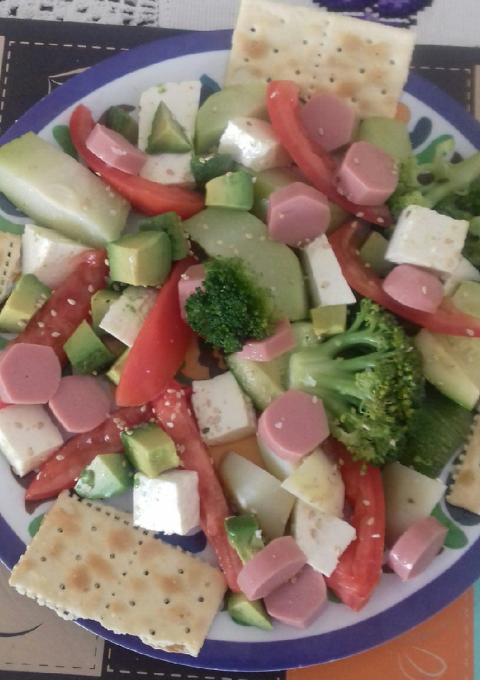 Una foto de Ensalada con sobras del refrigerador