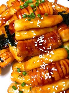 รูปของ SO TTEOK KKOCHI｜โซต๊อก (ไส้กรอกต๊อกบกกี) 🇰🇷
