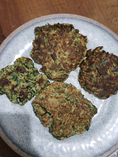 Una foto de Buñuelos de acelga, queso y verdeo