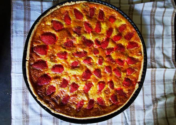 Tarte rustique rhubarbe fraise