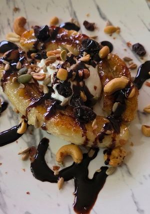A picture of Breakfast banana split.