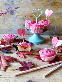 Una foto de Cupcakes rellenos con glasa de nata
