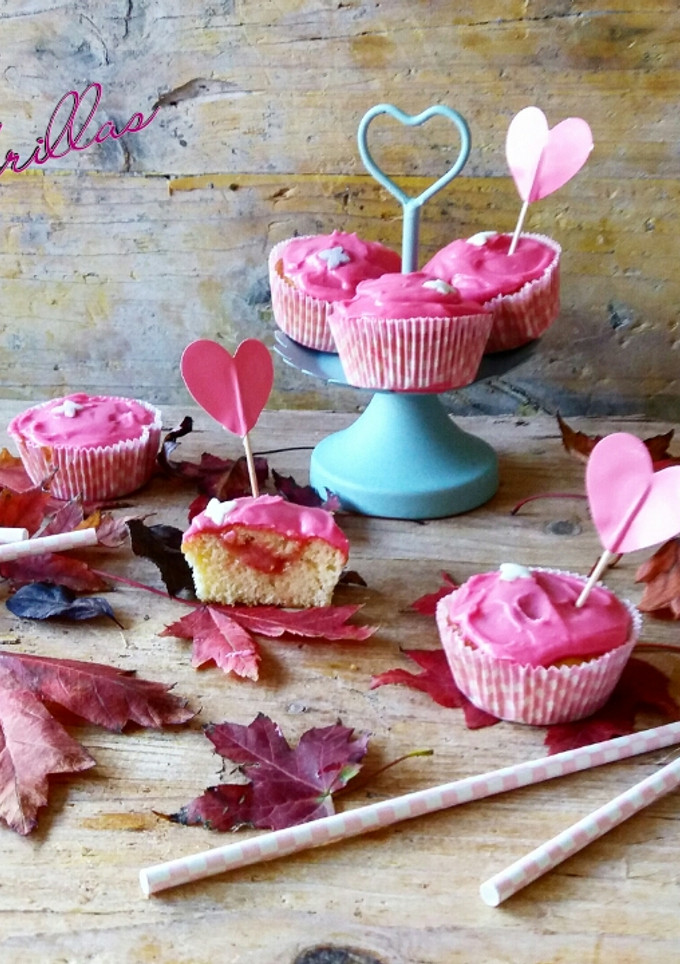 Una foto de Cupcakes rellenos con glasa de nata
