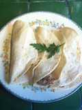Tacos checa y salsas: ponzu, goma dare y chiles toreados