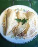 Tacos checa y salsas: ponzu, goma dare y chiles toreados