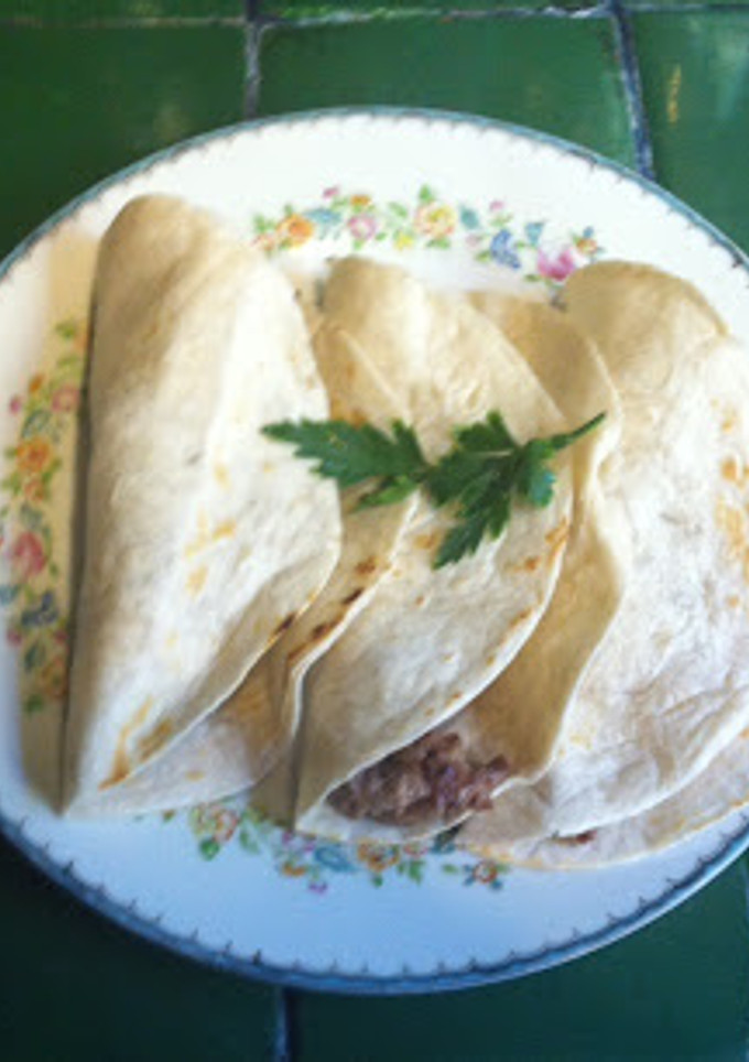 Una foto de Tacos checa y salsas: ponzu, goma dare y chiles toreados