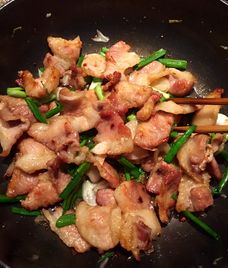 thịt rang cháy cạnh