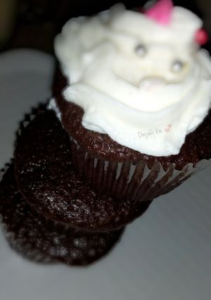 A picture of Whipped Cream Frosting.