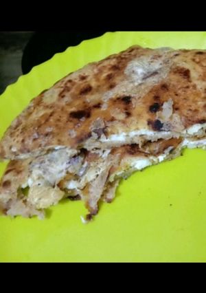 A picture of Egg paratha.