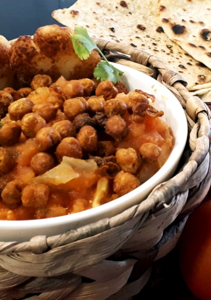Una foto de Garbanzos crujientes en curry de tomates