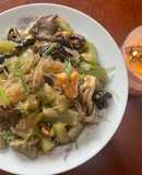 Mướp khía xào nấm và miến