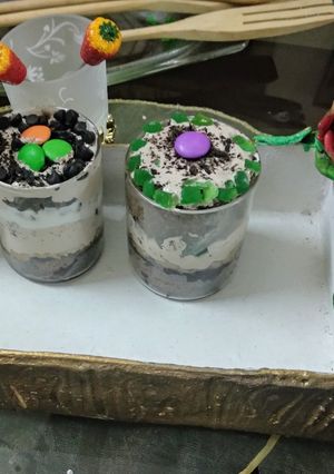 A picture of Cake pudding in a glass.