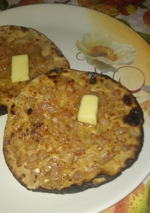 A picture of Onion tandoori roti.