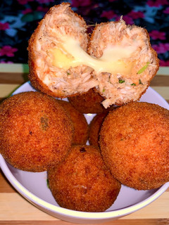 சிக்கன் உருளைக்கிழங்கு சீஸ் உருண்டை / chicken potato cheese balls recipe in tamil) செய்முறை முக்கிய புகைப்படம்