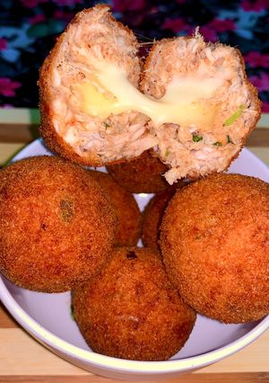 சிக்கன் உருளைக்கிழங்கு சீஸ் உருண்டை / chicken potato cheese balls recipe in tamil) செய்முறை முக்கிய புகைப்படம்