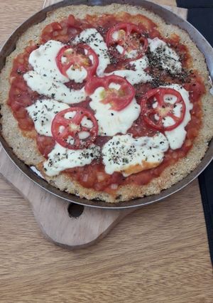 Una foto de Pizza con masa de coliflor