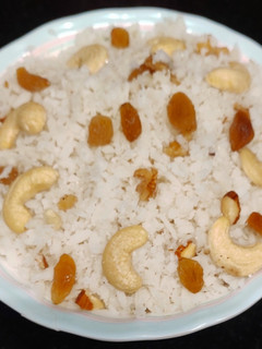 நட்ஸ் அவல் ஸ்வீட் (Nuts,Puffed rice sweet recipe in tamil) செய்முறை முக்கிய புகைப்படம்