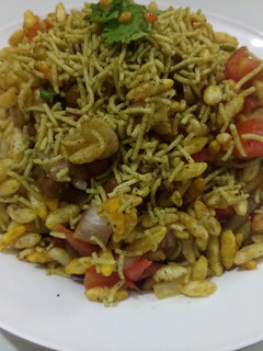 भेल पूरी (Bhel Puri Recipe in Hindi) रेसिपी मुख्य फोटो