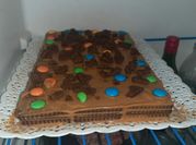 Una foto de torta de cumpleaños con rocklets