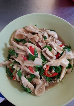 รูปของ เห็ดมิ้วกี้ผัดกระเพรา