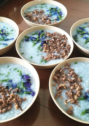 Hình của món Cháo đậu biếc thịt bò.