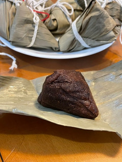 粽子造型生酮麻糬~可可花生口味和抹茶黑芝麻口味 的食譜成品照片