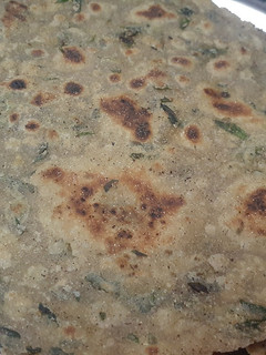ઘઉં બાજરાના થેપલા (Wheat Bajra Thepla Recipe In Gujarati) રેસીપી મુખ્ય ફોટો